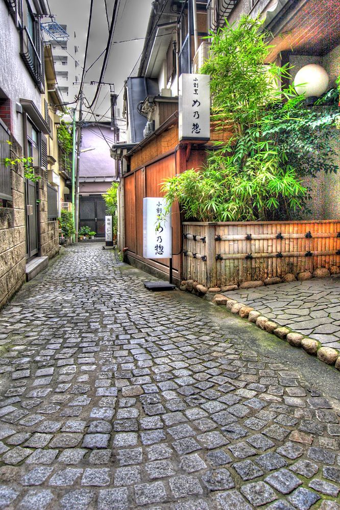 神楽坂の石畳の路地